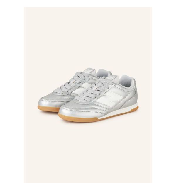 Basic new balance shoes hotsell