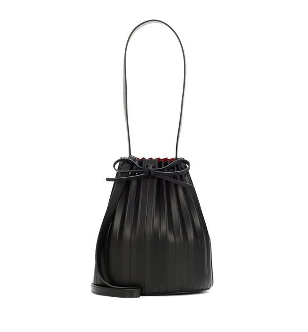 Taschen Trend im Fruhling 2020 Die Bucket Bag feiert ihr Revival