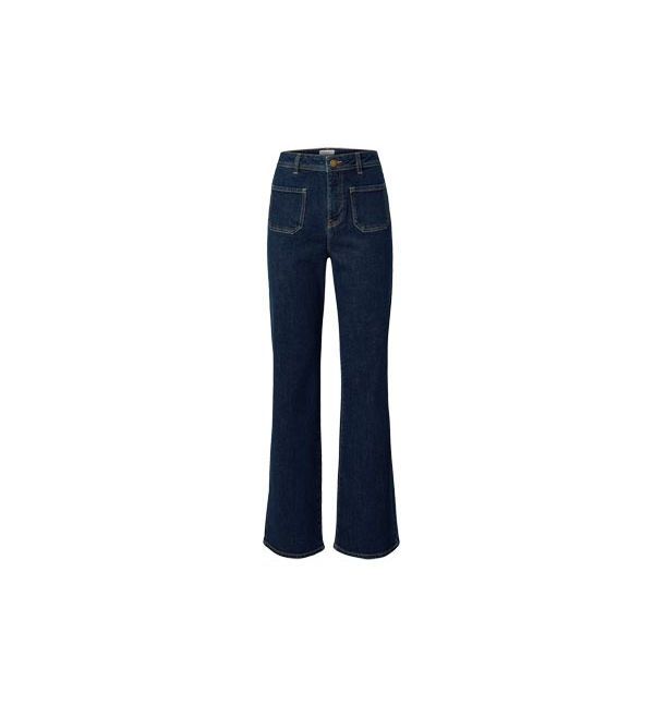 Oben eng, unten weit Die neue FigurschmeichlerJeans 2025 von Tchibo